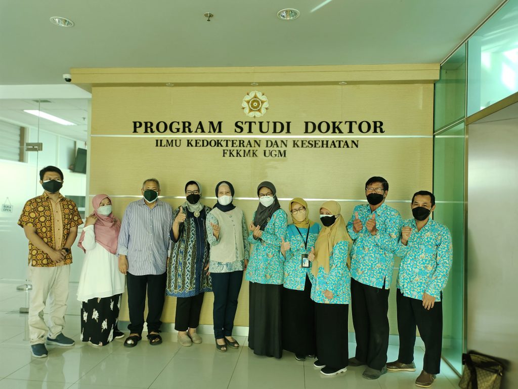 Pengelola PSIK S3 FK UNS Studi Banding Ke Program Studi Doktor Ilmu Kedokteran dan Kesehatan Fakultas Kedokteran, Kesehatan Masyarakat, dan Keperawatan Universitas Gadjah Mada.